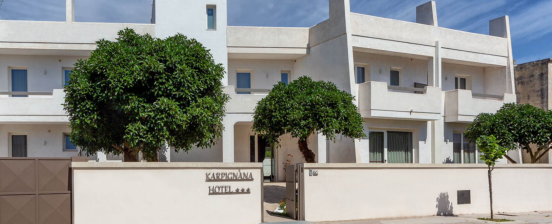 facciata del Karpignàna Hotel nel cuore del Salento